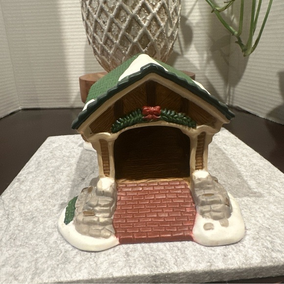 Dickens Collectables Porcelain Covered Bridge Village Accessories 1998 - Picture 7 of 14